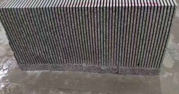 黑河芝麻白毛板荒料切割