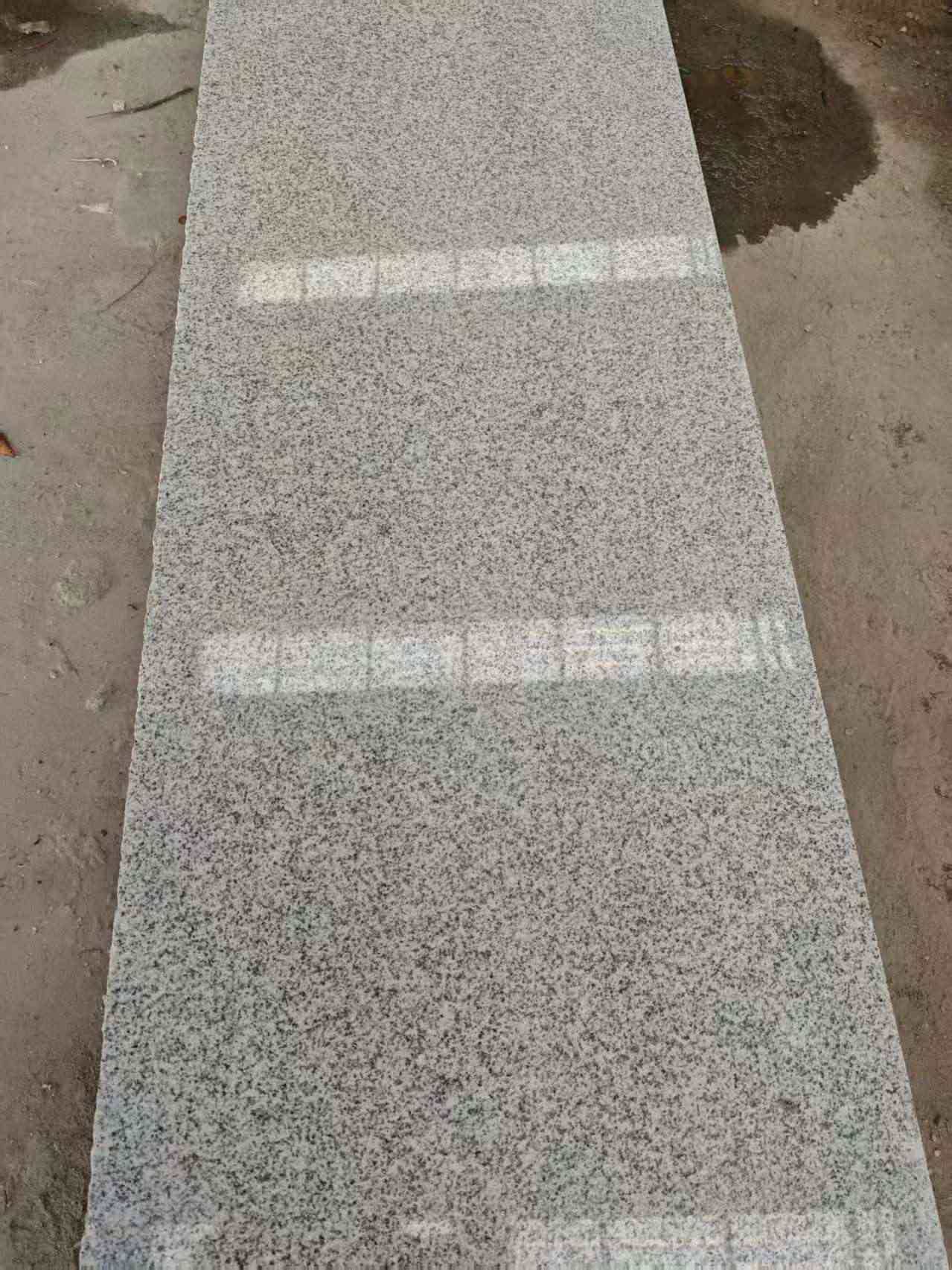 黑河芝麻白光面毛板